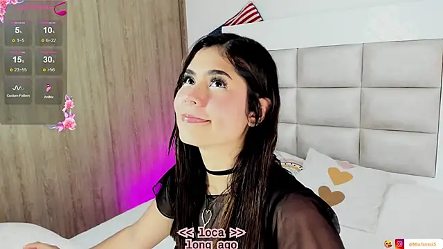 Snapshot of Goddess_mia2 chatting on September 22, 11:40 pm Goddess mia2 online show from September 22, 11:40 pm