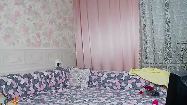 Snapshot of AmandaLisss chatting on February 13, 10:54 pm AmandaLisss online show from February 13, 10:54 pm