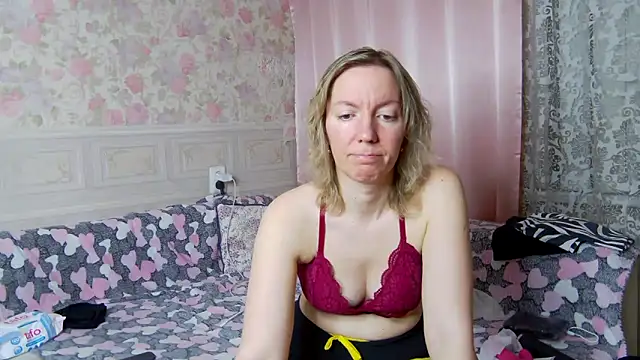 Snapshot of AmandaLisss chatting on March 17, 11:00 pm AmandaLisss online show from March 17, 11:00 pm