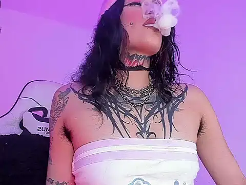 sarah benjjaminn online show from June 13, 9:51 am