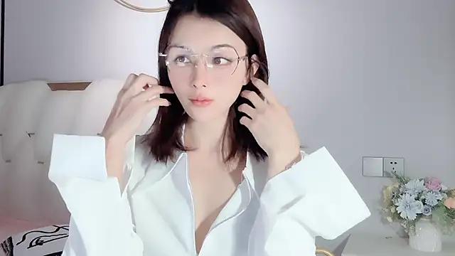 lvy-w online show from December 11, 12:55 pm