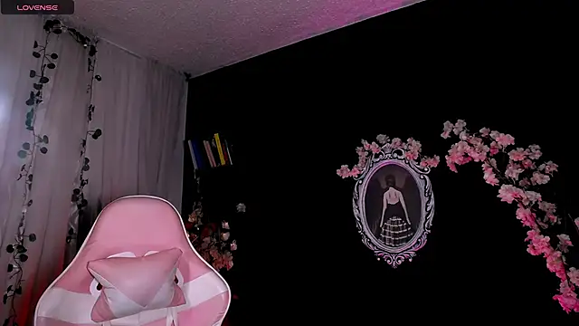 kitty roxy online show from March 20, 6:40 am