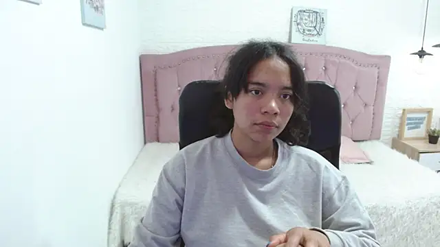 laureentt  online show from January 18, 7:58 pm