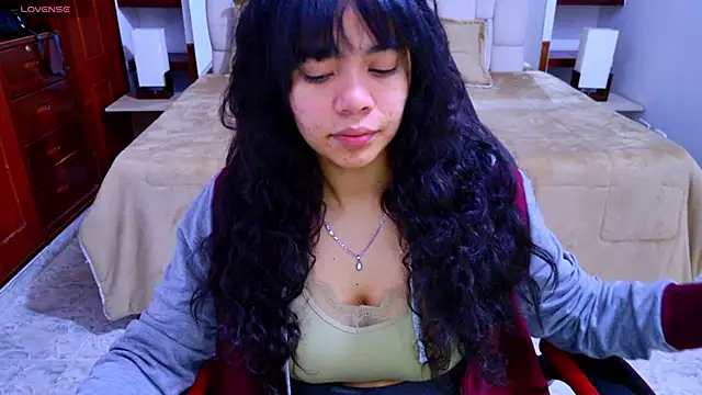 Snapshot of laureentt_ chatting on October 3, 3:14 am laureentt  online show from October 3, 3:14 am