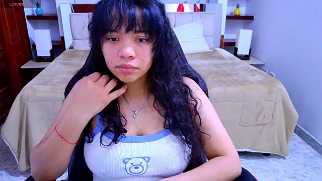 Snapshot of laureentt_ chatting on October 4, 3:15 am laureentt  online show from October 4, 3:15 am