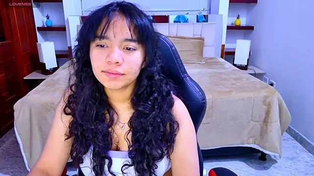 Snapshot of laureentt_ chatting on October 7, 3:14 am laureentt  online show from October 7, 3:14 am