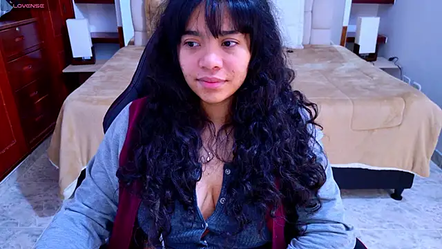 Snapshot of laureentt_ chatting on October 14, 3:07 am laureentt  online show from October 14, 3:07 am