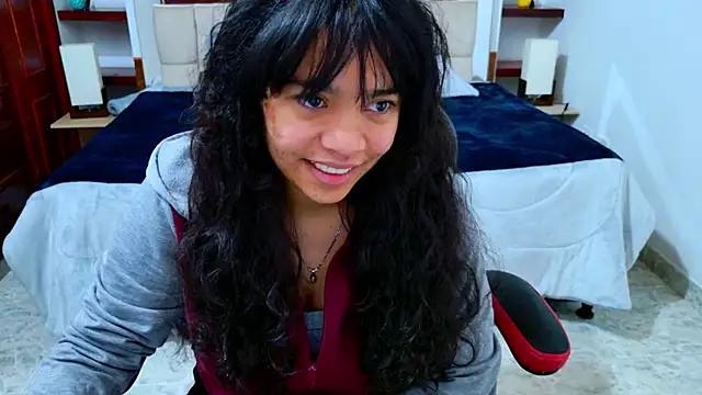 Snapshot of laureentt_ chatting on October 18, 3:31 am laureentt  online show from October 18, 3:31 am