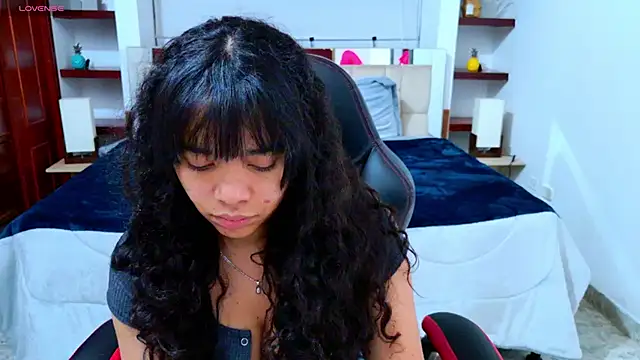 Snapshot of laureentt_ chatting on October 20, 3:07 am laureentt  online show from October 20, 3:07 am