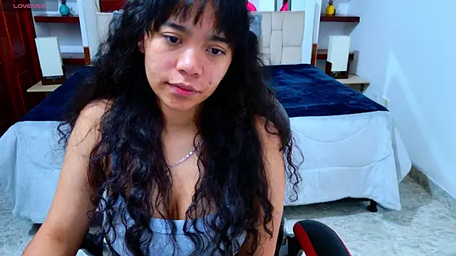 Snapshot of laureentt_ chatting on October 24, 3:03 am laureentt  online show from October 24, 3:03 am