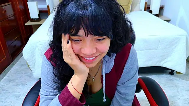 laureentt  online show from December 17, 7:47 am