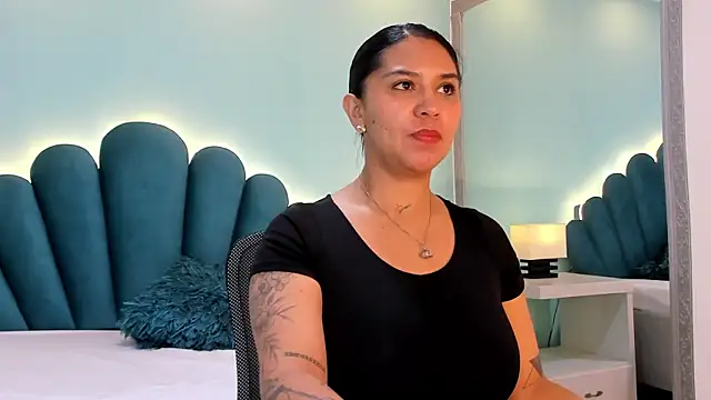 Snapshot of sharlott18 chatting on October 22, 1:22 pm sharlott18 online show from October 22, 1:22 pm