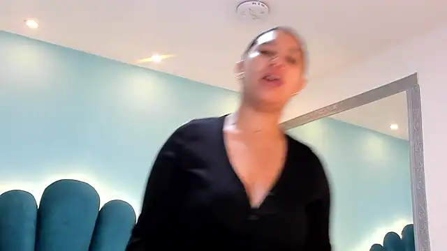 Snapshot of sharlott18 chatting on November 8, 10:48 am sharlott18 online show from November 8, 10:48 am