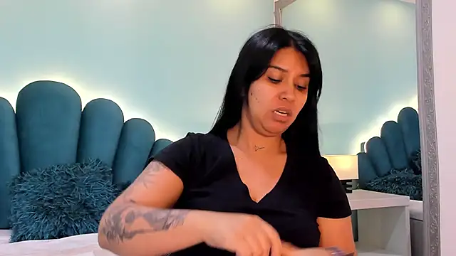 Snapshot of sharlott18 chatting on November 15, 2:35 pm sharlott18 online show from November 15, 2:35 pm