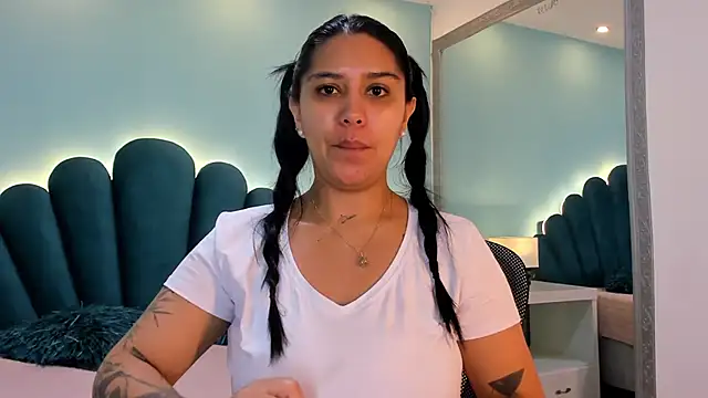 Snapshot of sharlott18 chatting on December 4, 12:25 pm sharlott18 online show from December 4, 12:25 pm