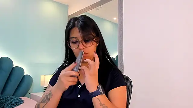 Snapshot of sharlott18 chatting on December 5, 10:02 am sharlott18 online show from December 5, 10:02 am