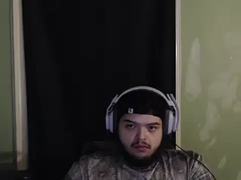 Snapshot of LatinoSized chatting on February 14, 1:13 am LatinoSized online show from February 14, 1:13 am