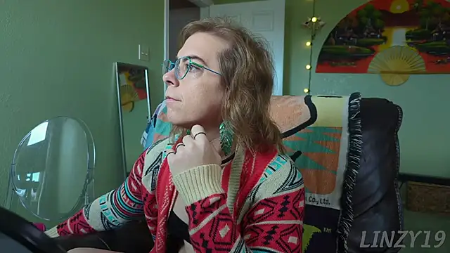 Snapshot of Linzy_19 chatting on September 27, 4:56 pm Linzy 19 online show from September 27, 4:56 pm