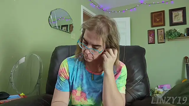 Snapshot of Linzy_19 chatting on November 11, 9:26 pm Linzy 19 online show from November 11, 9:26 pm