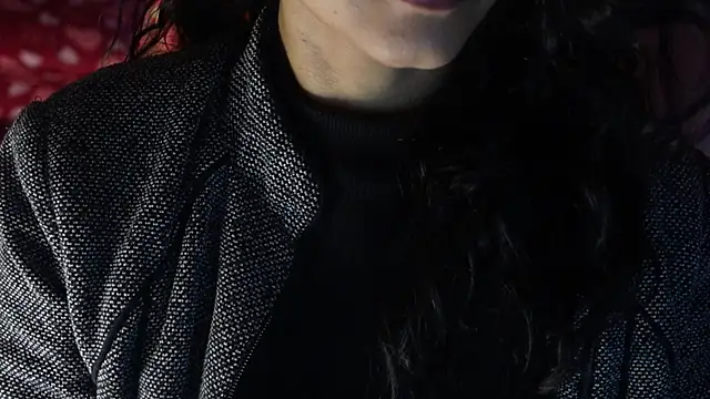 Snapshot of -AyeshaSinghania- chatting on December 2, 11:04 am -AyeshaSinghania- online show from December 2, 11:04 am