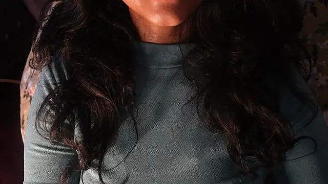 Snapshot of -AyeshaSinghania- chatting on February 12, 5:46 am -AyeshaSinghania- online show from February 12, 5:46 am