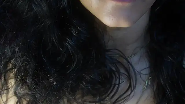 Snapshot of -AyeshaSinghania- chatting on March 13, 7:04 am -AyeshaSinghania- online show from March 13, 7:04 am