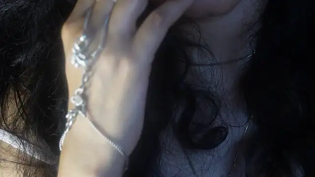 Snapshot of -AyeshaSinghania- chatting on March 13, 7:20 pm -AyeshaSinghania- online show from March 13, 7:20 pm