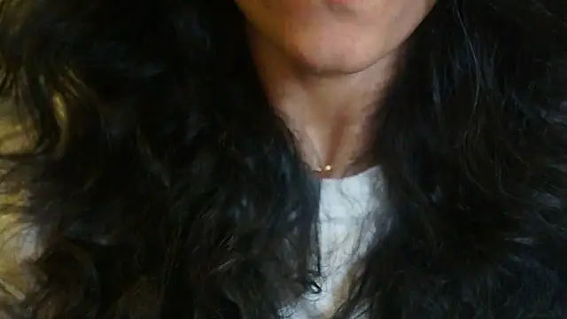 Snapshot of -AyeshaSinghania- chatting on April 11, 11:36 am -AyeshaSinghania- online show from April 11, 11:36 am
