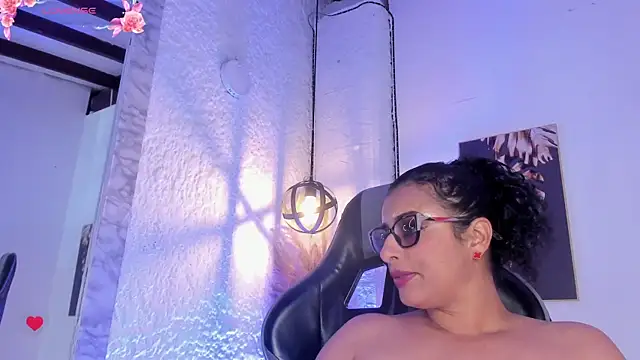 Snapshot of Alizon_1 chatting on May 4, 6:59 pm Alizon 1 online show from May 4, 6:59 pm