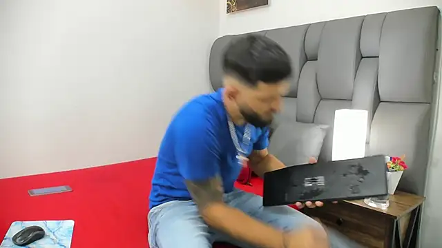 Thiagogomez online show from March 12, 7:09 pm