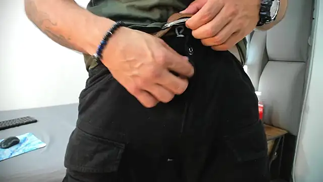 Thiagogomez online show from March 25, 7:09 pm