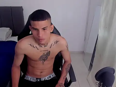 Snapshot of hot_king20 chatting on June 15, 3:36 pm hot king20 online show from June 15, 3:36 pm
