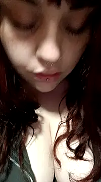 Snapshot of persefone97 chatting on February 7, 11:34 pm persefone97 online show from February 7, 11:34 pm