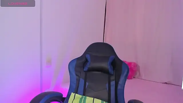 roseliam25 online show from October 7, 7:55 pm