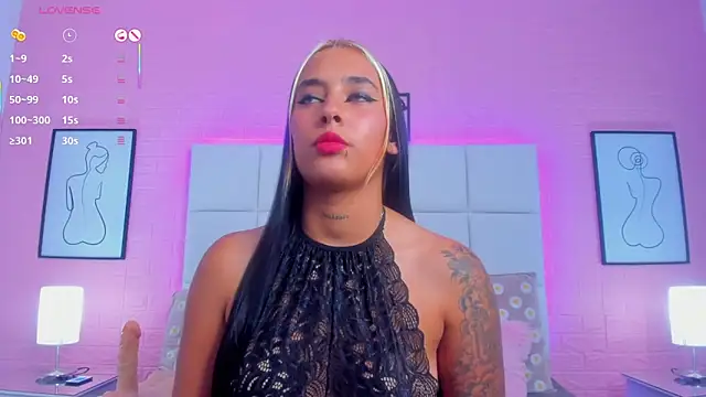 Snapshot of charlotte_kisss chatting on June 9, 7:14 pm charlotte kisss online show from June 9, 7:14 pm