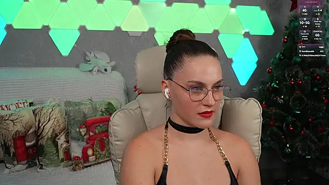 Snapshot of HarleyDeess chatting on December 6, 3:30 am HarleyDeess online show from December 6, 3:30 am