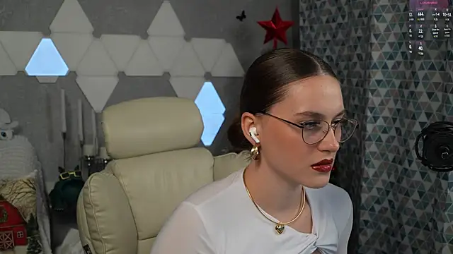 Snapshot of HarleyDeess chatting on December 11, 10:49 pm HarleyDeess online show from December 11, 10:49 pm
