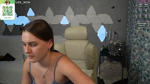 Snapshot of HarleyDeess chatting on February 4, 3:33 am HarleyDeess online show from February 4, 3:33 am
