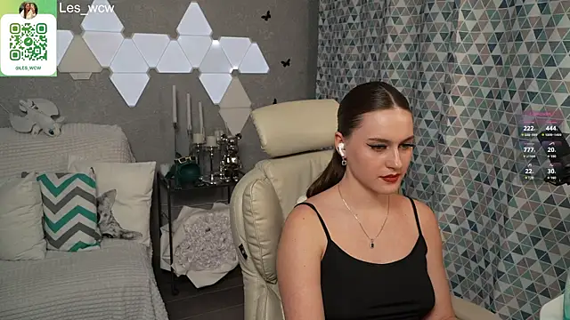Snapshot of HarleyDeess chatting on March 20, 11:23 pm HarleyDeess online show from March 20, 11:23 pm