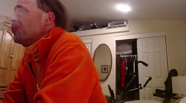 Snapshot of HandsumHungDaddy chatting on December 24, 11:38 am HandsumHungDaddy online show from December 24, 11:38 am