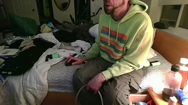 Snapshot of HandsumHungDaddy chatting on March 3, 4:58 am HandsumHungDaddy online show from March 3, 4:58 am