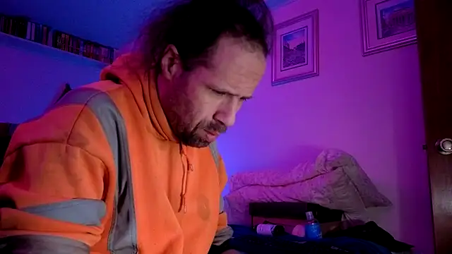 Snapshot of HandsumHungDaddy chatting on February 16, 9:16 am HandsumHungDaddy online show from February 16, 9:16 am