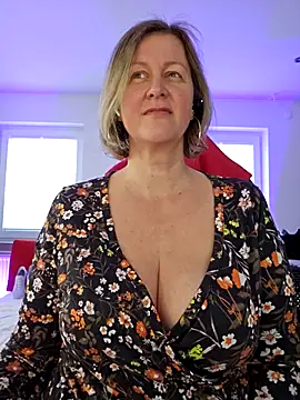 Snapshot of MarleneBloem chatting on March 13, 3:39 pm MarleneBloem online show from March 13, 3:39 pm