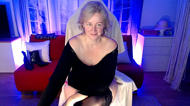 Snapshot of MarleneBloem chatting on October 3, 5:26 am MarleneBloem online show from October 3, 5:26 am