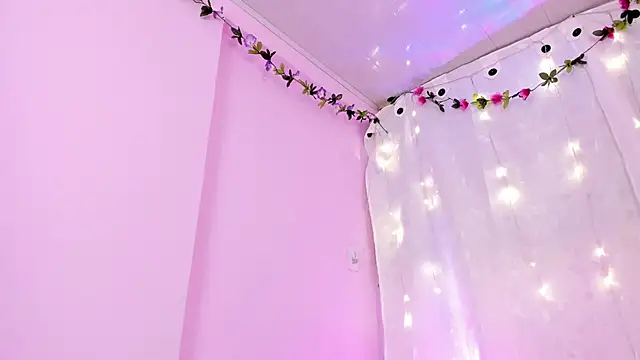 Snapshot of Samanta_roberts1 chatting on December 24, 7:44 pm Samanta roberts1 online show from December 24, 7:44 pm