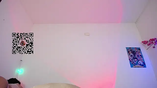 lou cute online show from July 24, 6:50 pm