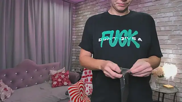 SarahCoksss online show from December 6, 12:34 am