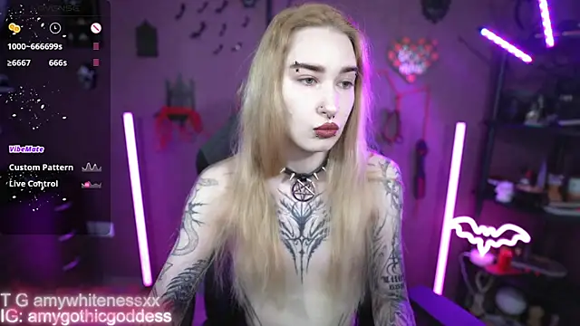 amywhitenessxx online show from June 13, 4:38 pm