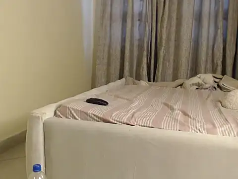 Snapshot of CurvyGlass chatting on January 8, 3:40 am CurvyGlass online show from January 8, 3:40 am