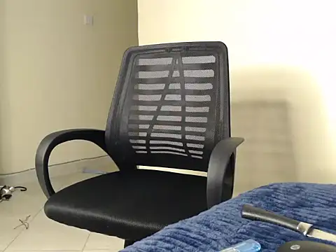 Snapshot of CurvyGlass chatting on January 10, 8:40 am CurvyGlass online show from January 10, 8:40 am